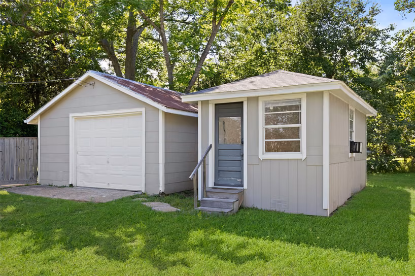 Photo 6 of 620 S Bell Street, Bellville, TX