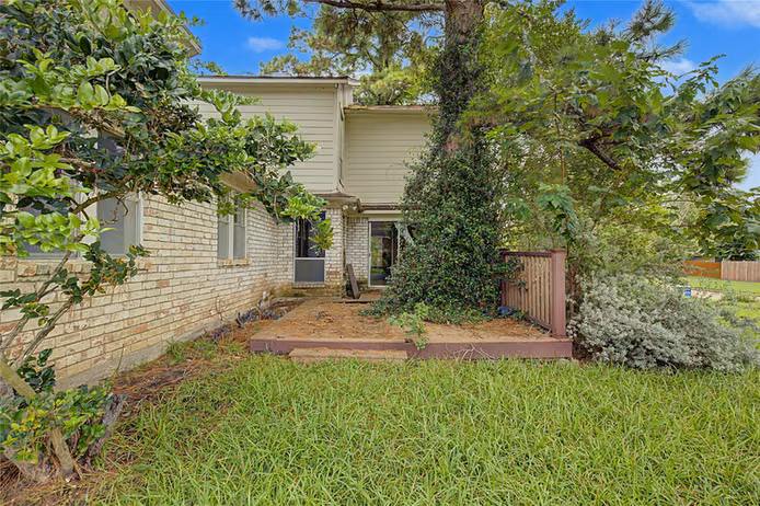Photo 4 of 12103 Hawthorne Drive, Montgomery, TX