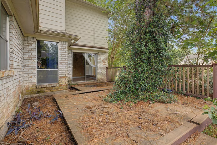 Photo 5 of 12103 Hawthorne Drive, Montgomery, TX