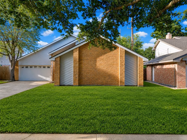 Photo of 3035 Pecan Point Dr, Sugar Land, TX 77478