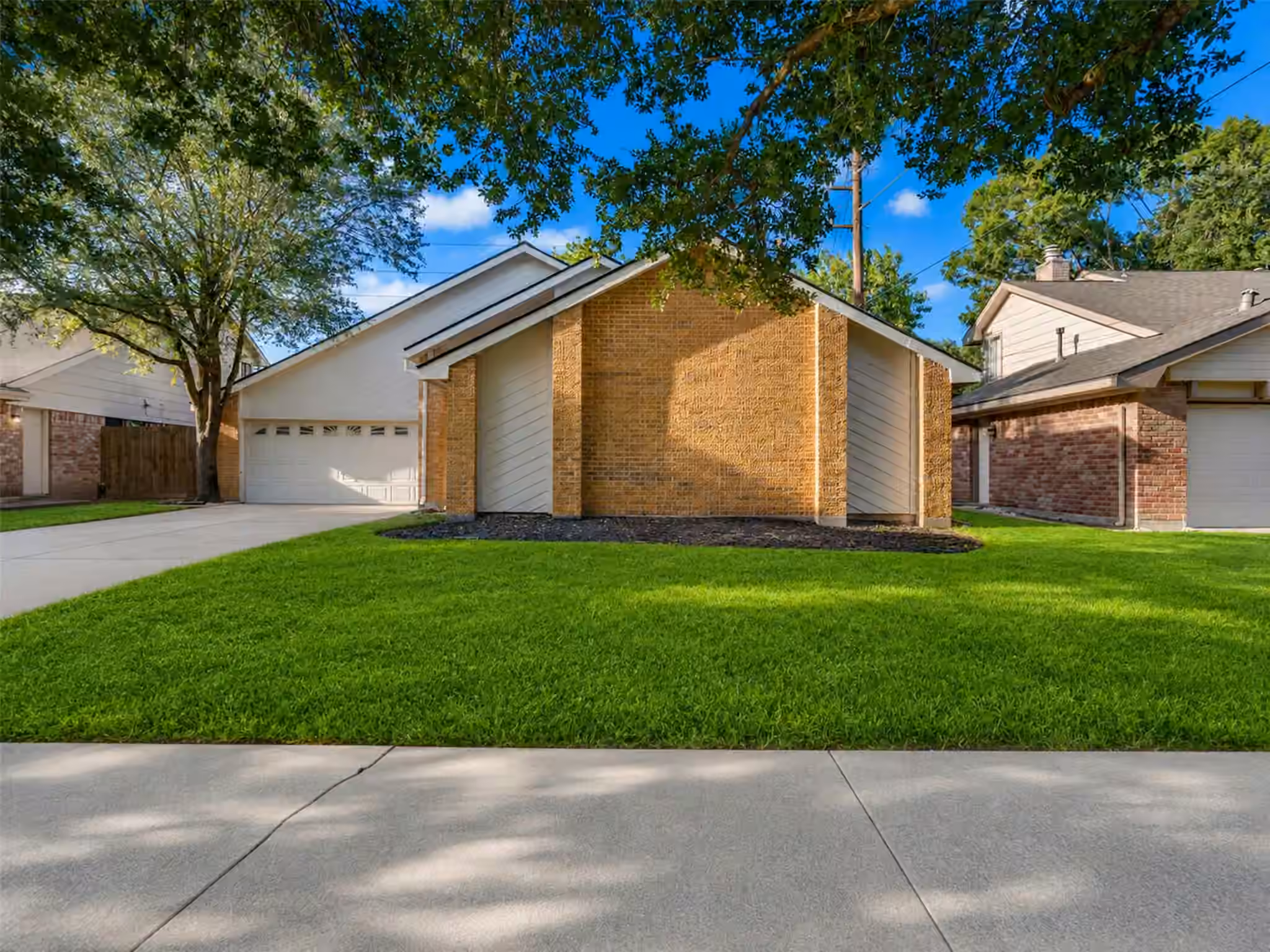 Photo 3 of 3035 PECAN POINT DR, Sugar Land, TX