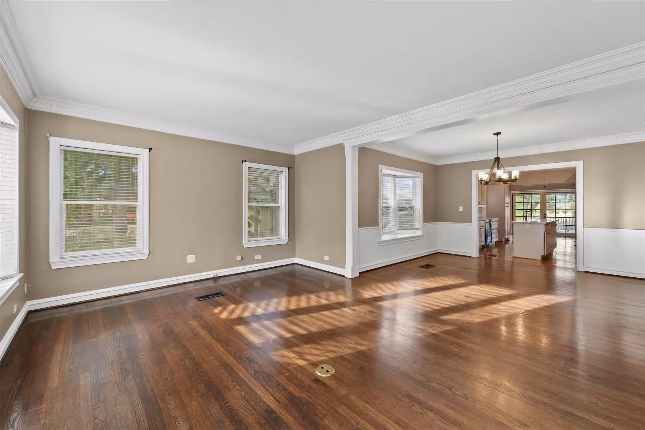 Photo 5 of 6733 Sylvan Road, Houston, TX