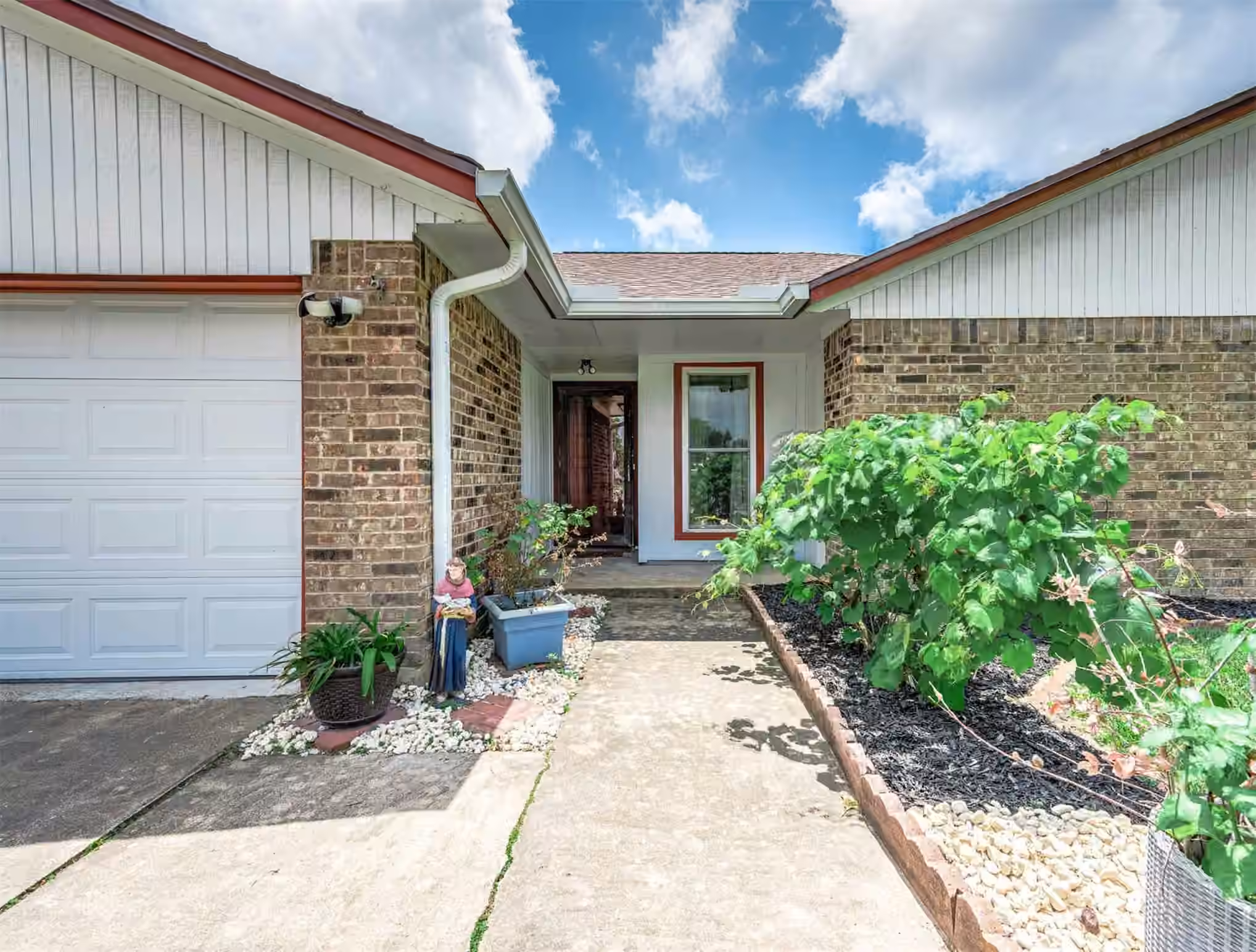 Photo of 720 S Remington Drive, Angleton, TX