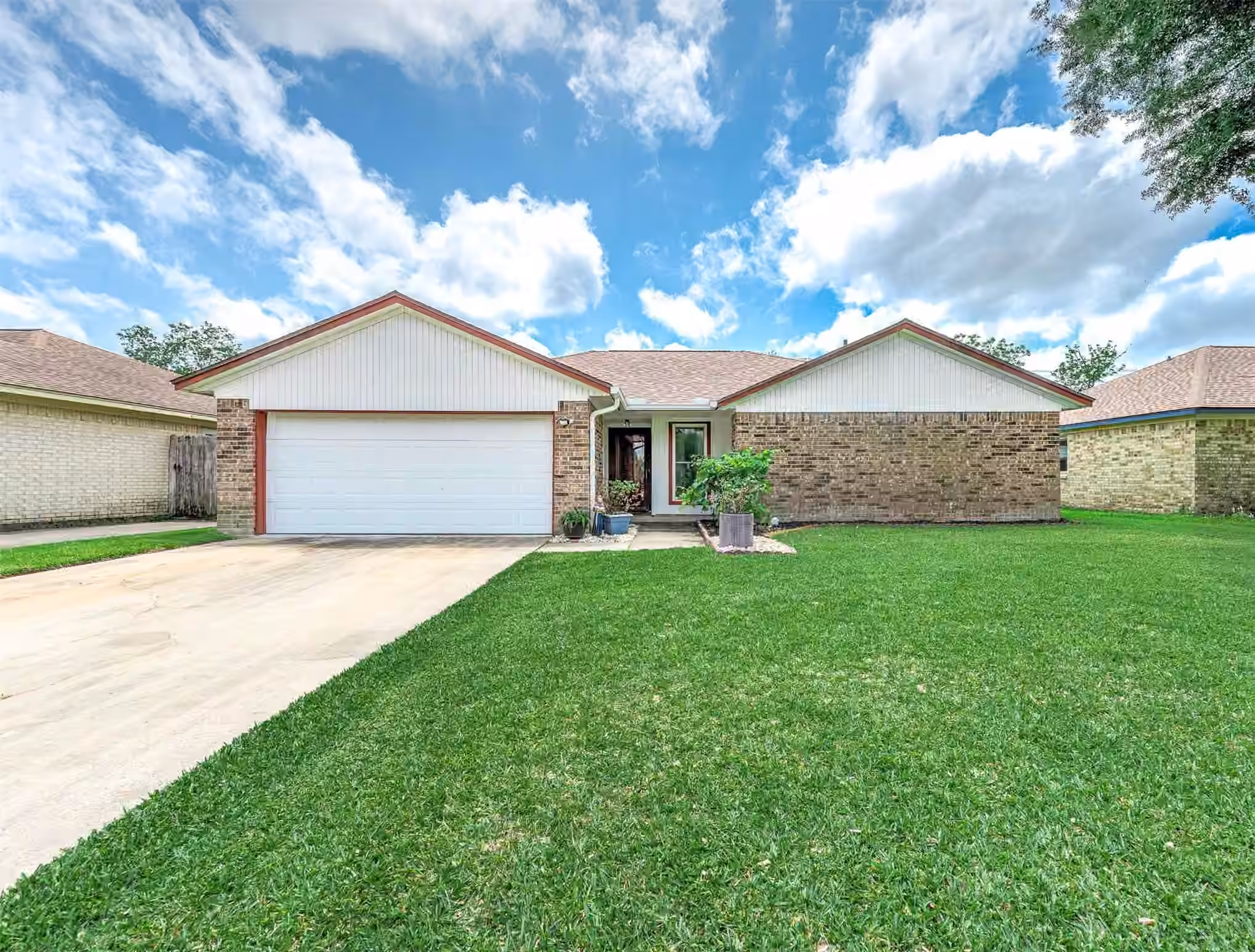 Photo 3 of 720 S Remington Drive, Angleton, TX