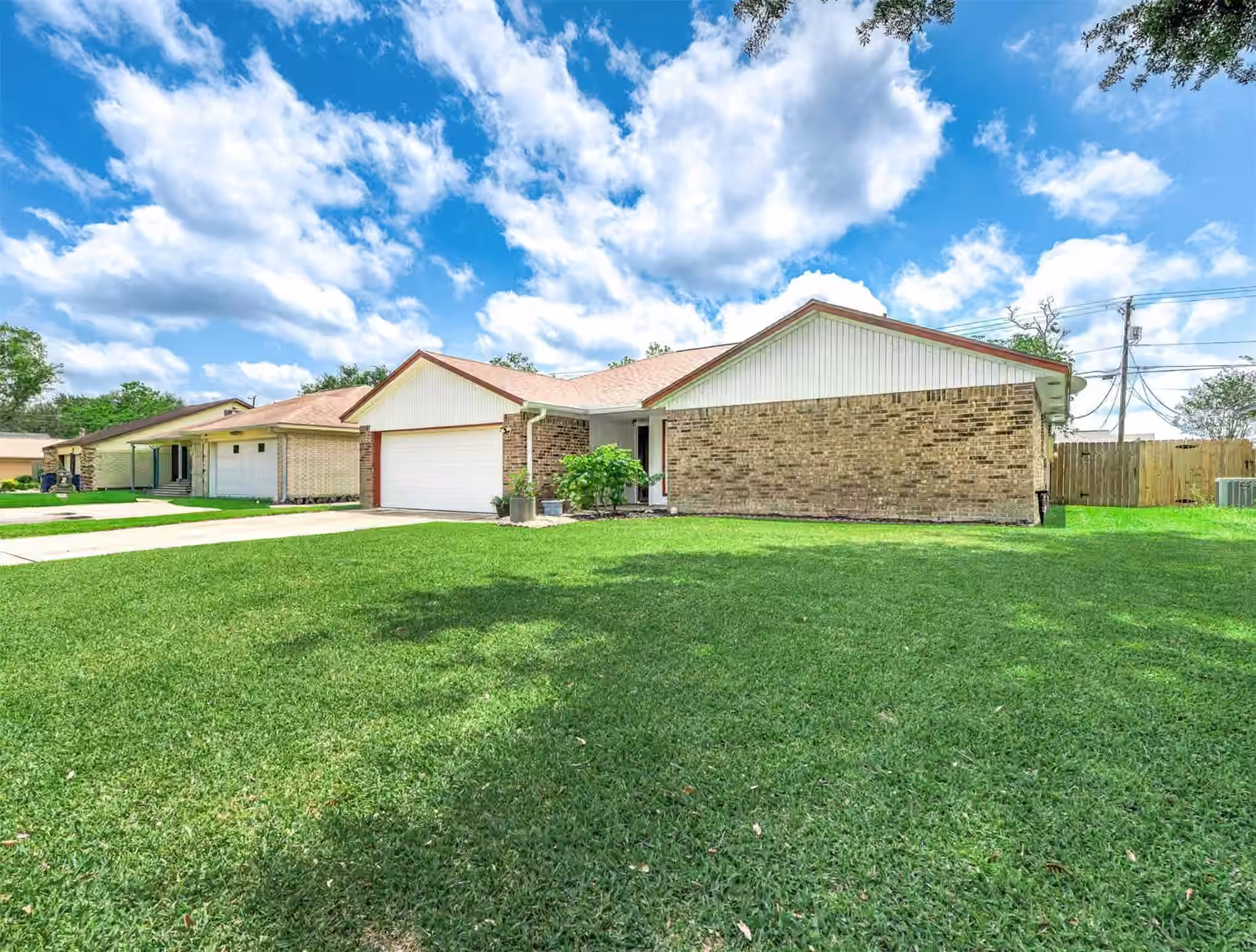 Photo 4 of 720 S Remington Drive, Angleton, TX