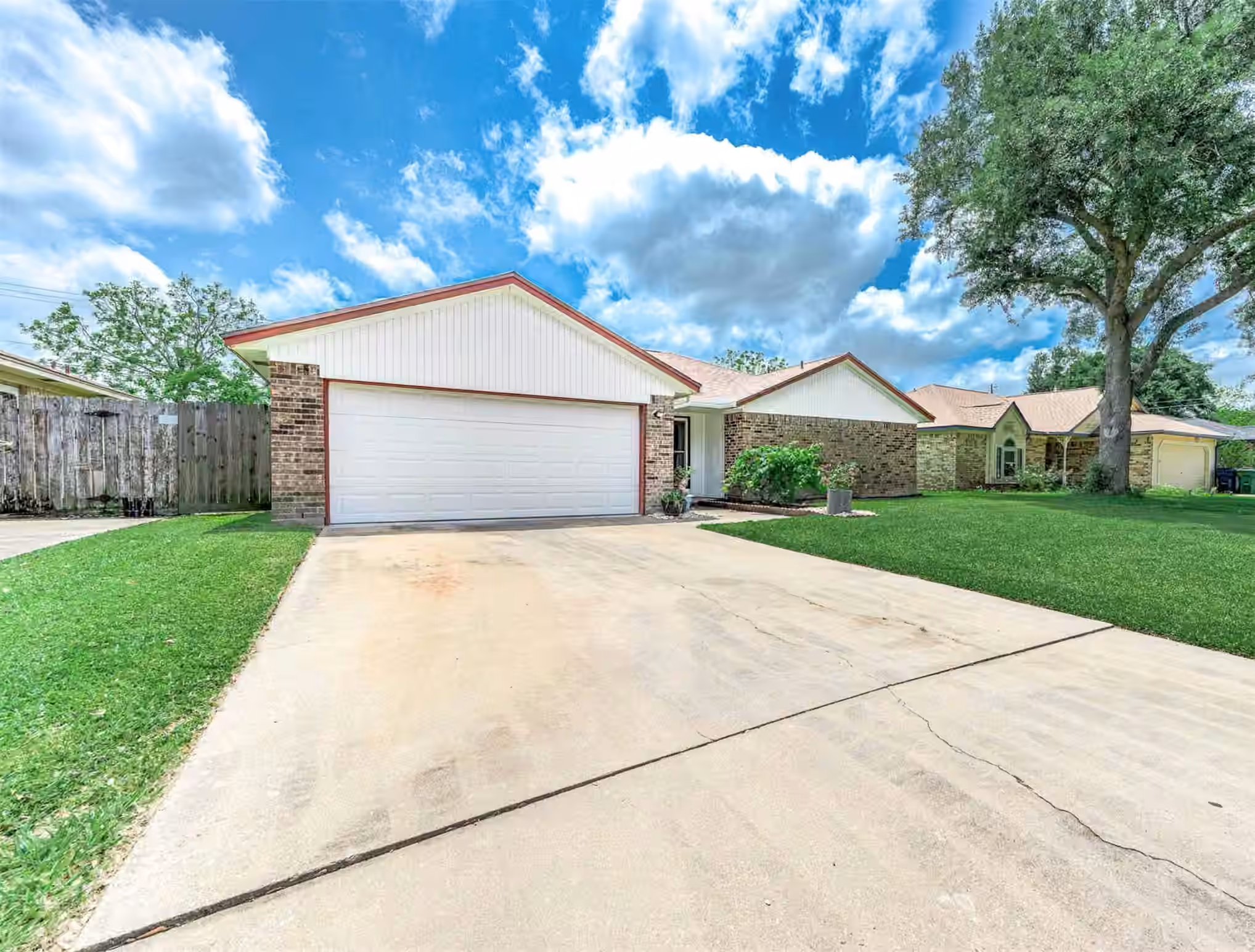 Photo 5 of 720 S Remington Drive, Angleton, TX