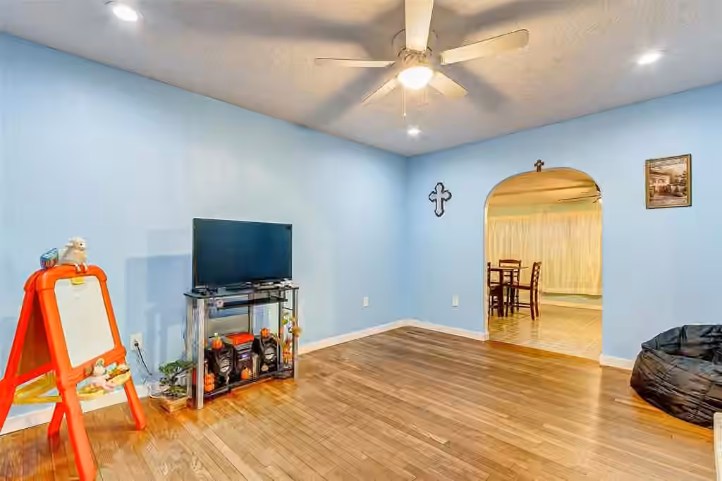 Photo 5 of 913 Maple Avenue, Pasadena, TX