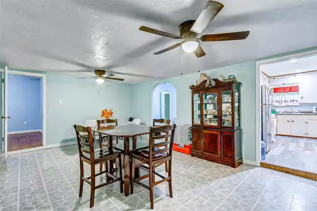 Photo 7 of 913 Maple Avenue, Pasadena, TX
