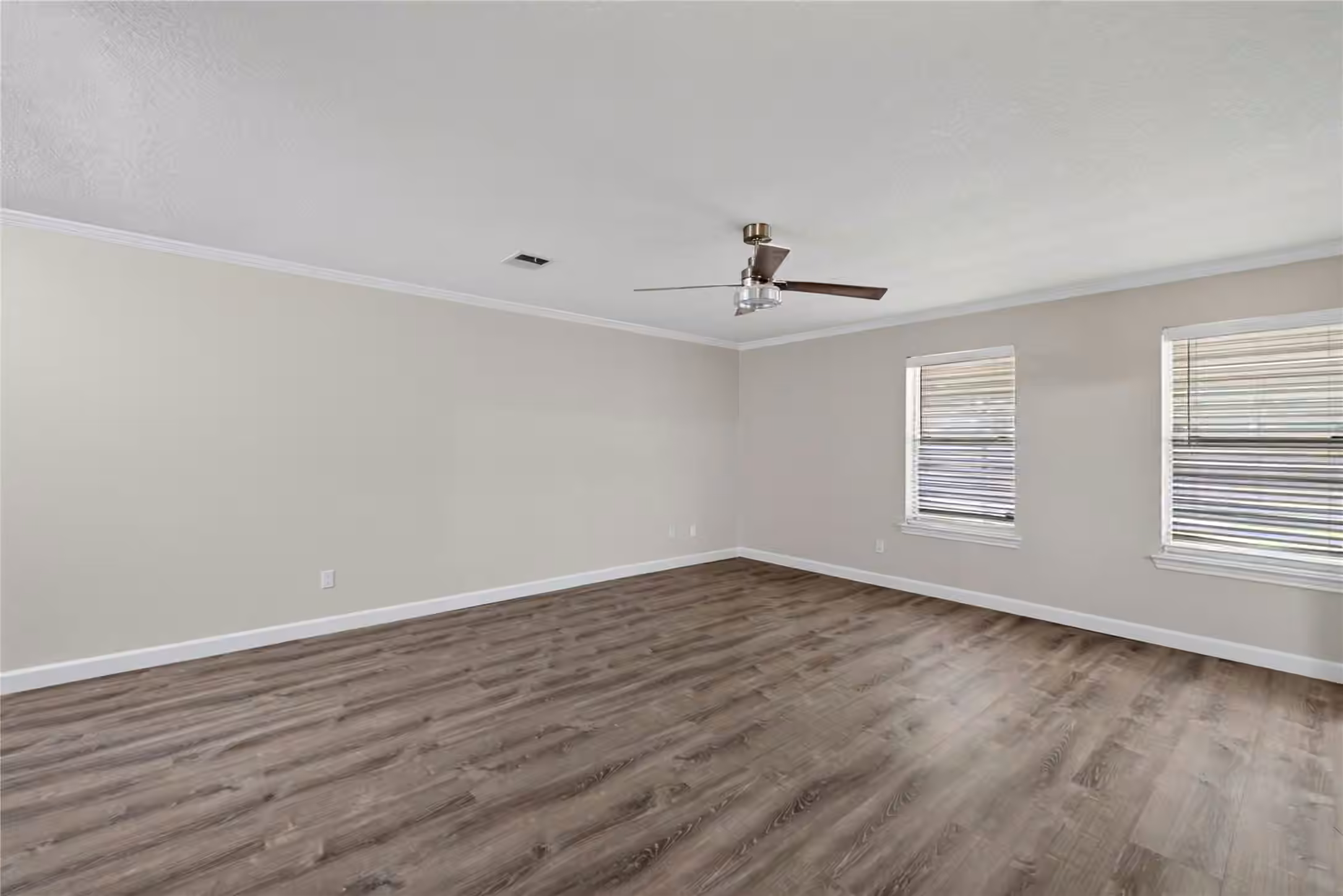 Photo 5 of 3413 Owens Drive, Dickinson, TX