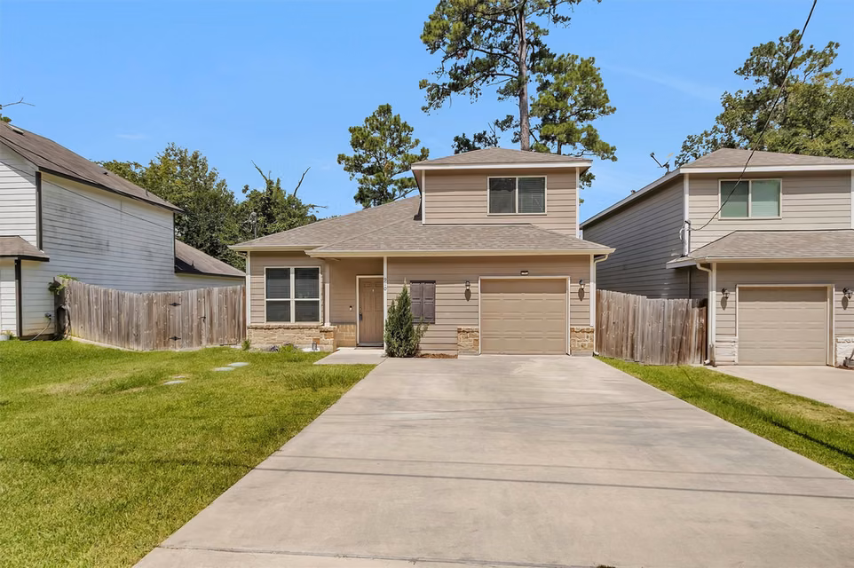 Photo of 910 Cherokee Drive, Montgomery, TX 77316