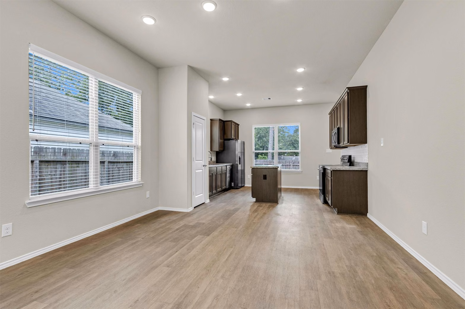 Photo 7 of 910 Cherokee Drive, Montgomery, TX