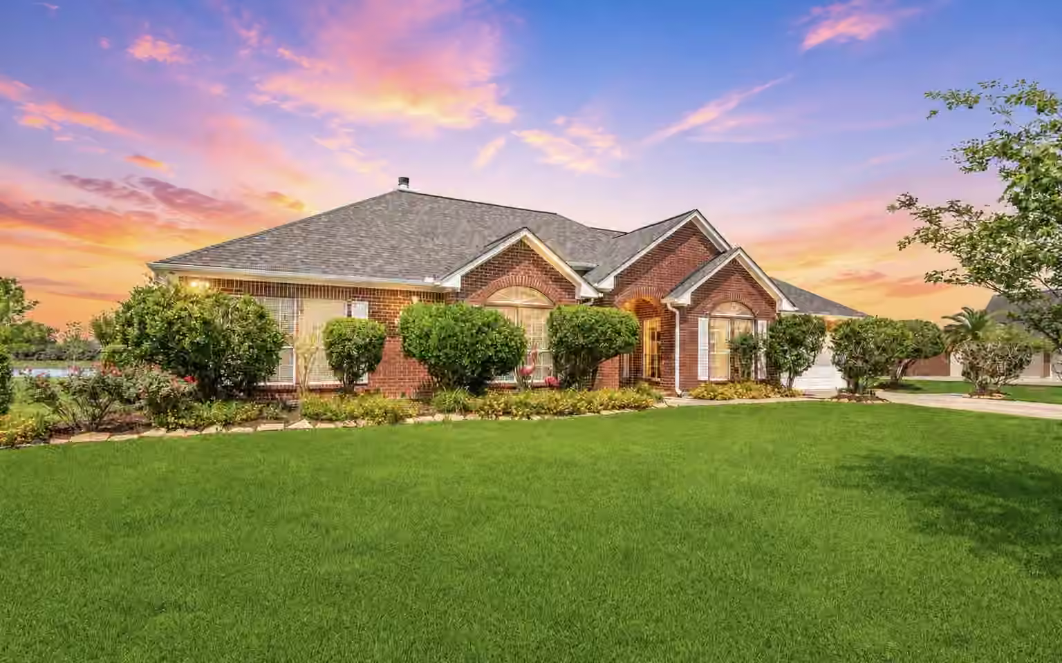 Photo 2 of 143 Lago Circle Drive N, Santa Fe, TX