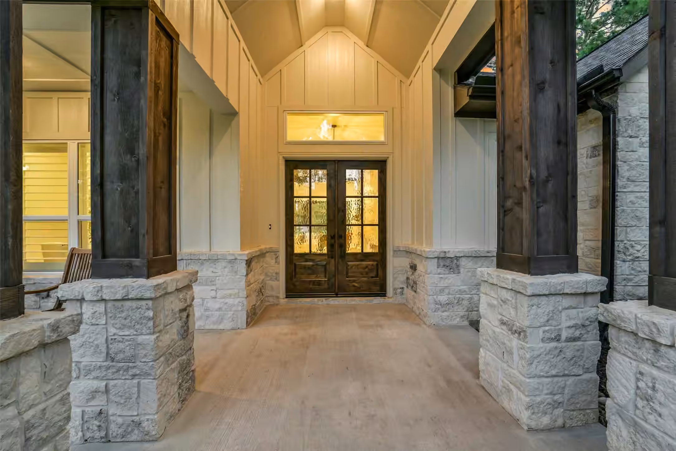 Photo 4 of 26073 Crown Ranch Boulevard, Montgomery, TX