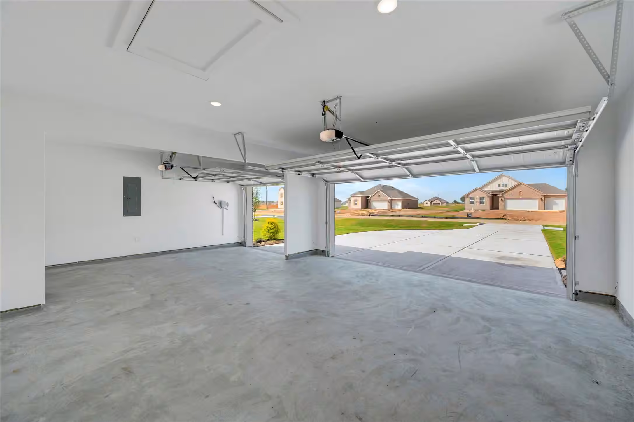 Photo 5 of 221 Dunovant Drive, Sealy, TX