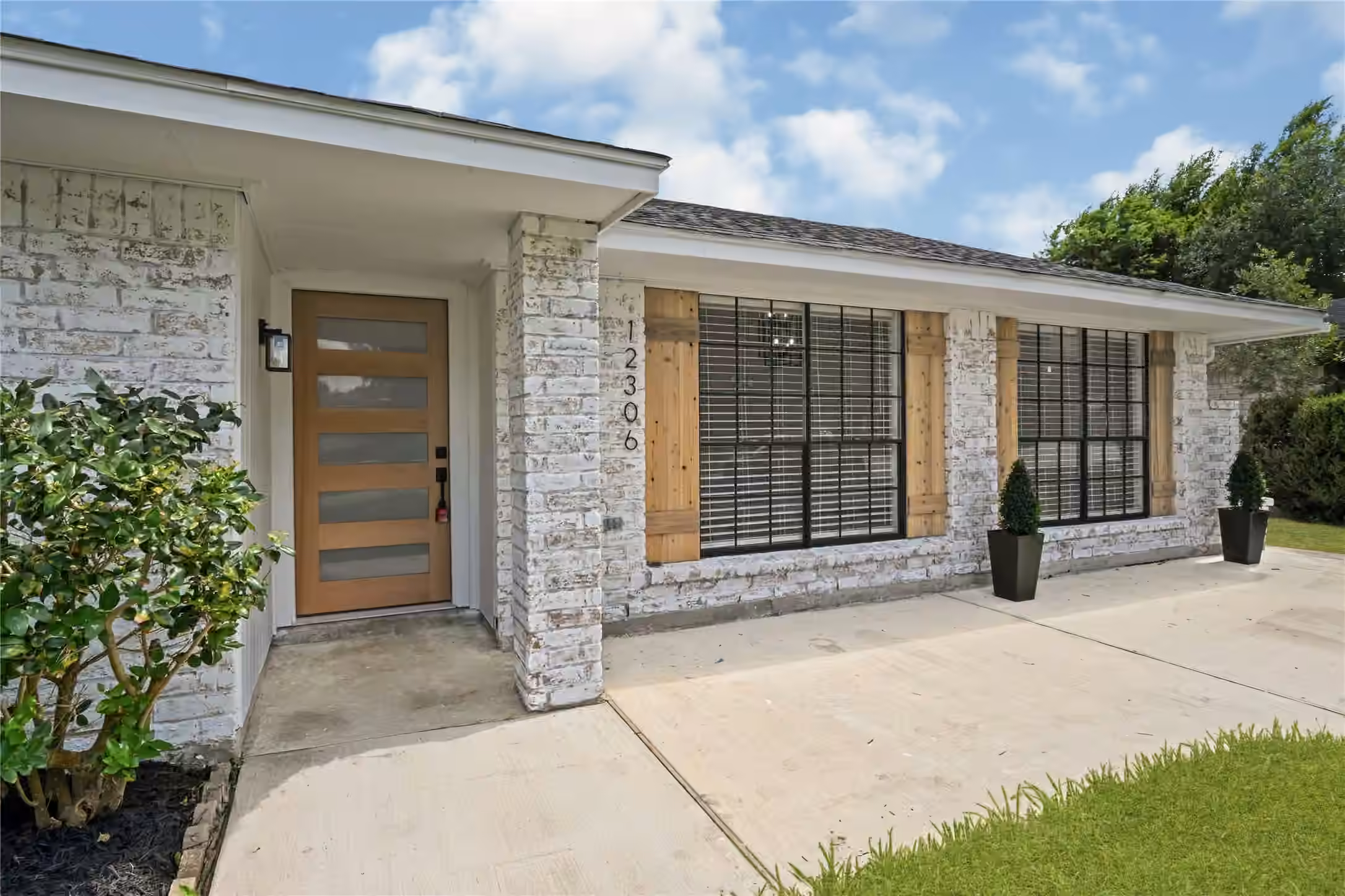Photo 2 of 12306 Barbizon Drive, Houston, TX