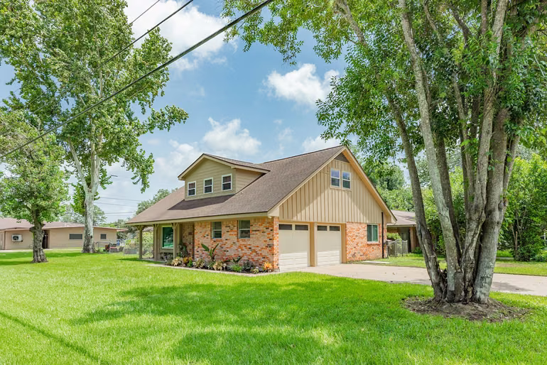 Photo of 811 Loggins Drive, West Columbia, TX