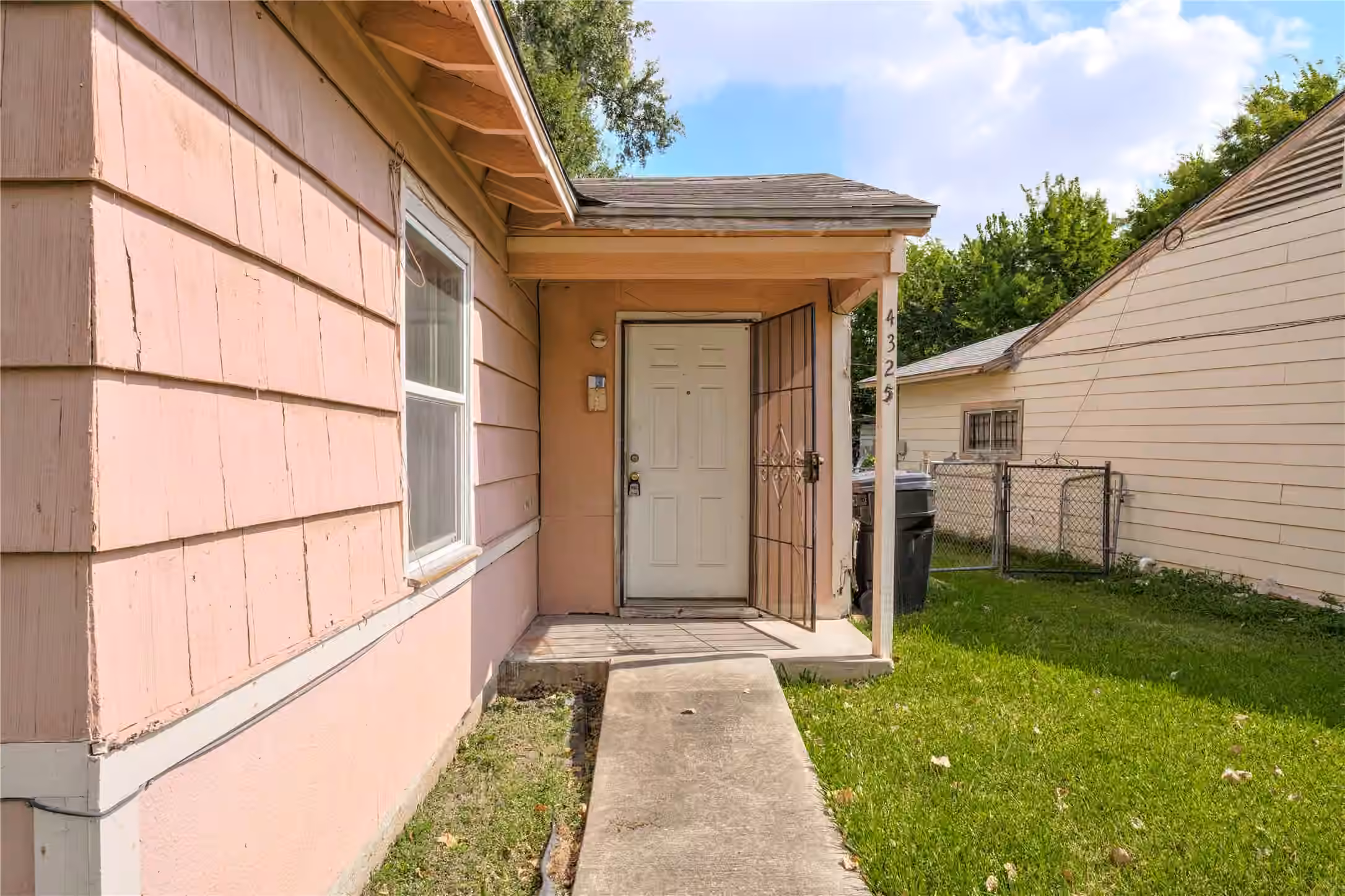 Photo 2 of 4325 Kay Circle, Houston, TX