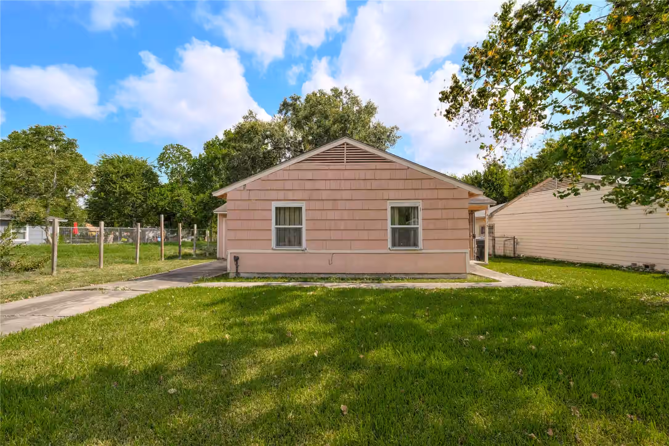 Photo 4 of 4325 Kay Circle, Houston, TX