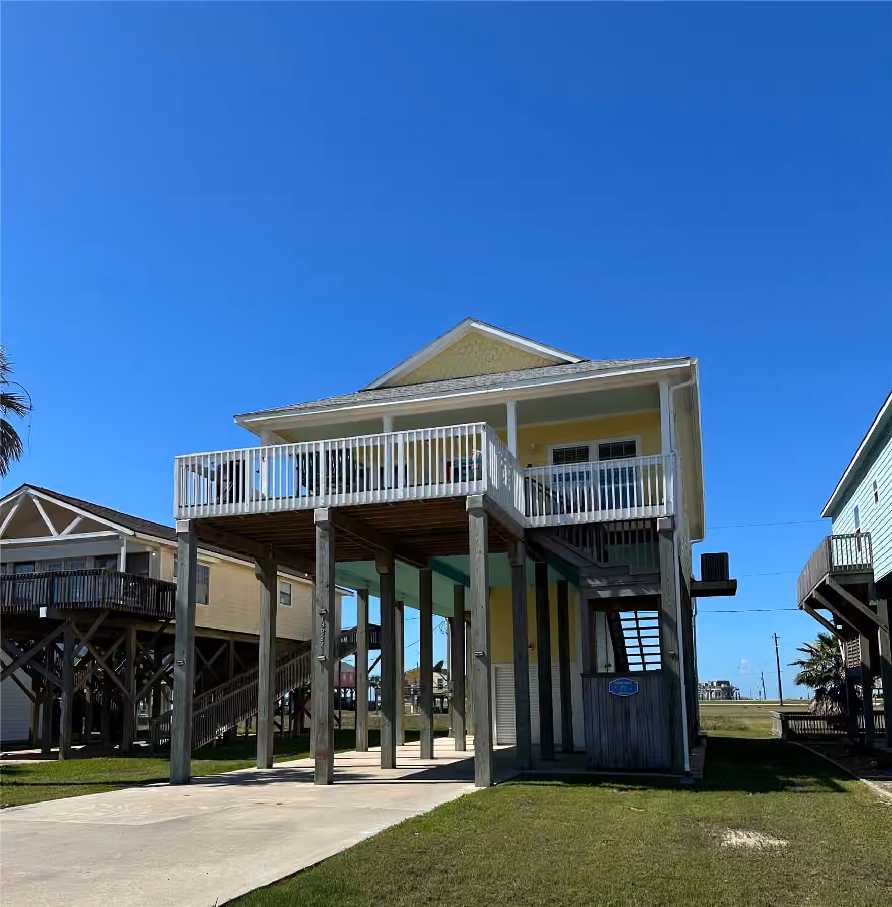 Photo 3 of 13227 Jolly Roger Drive, Freeport, TX