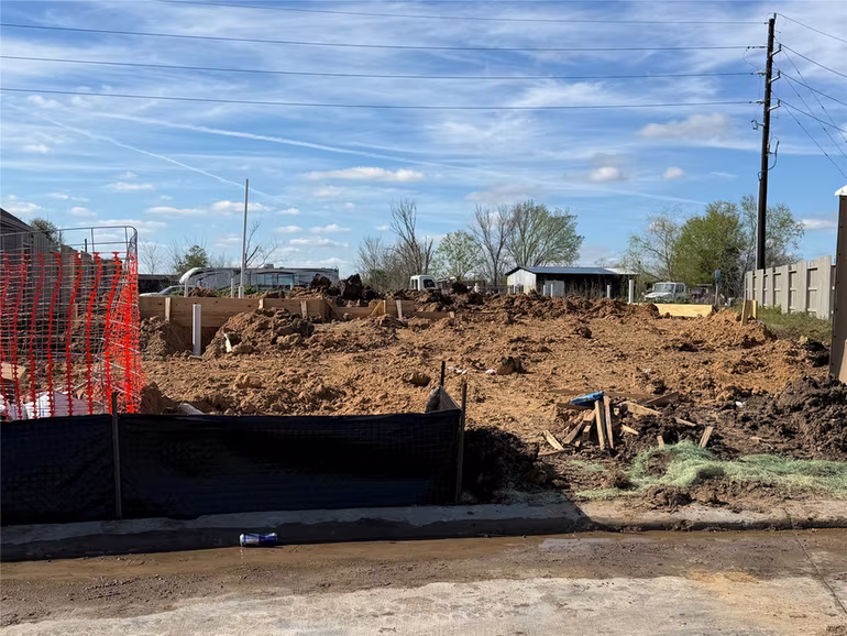 Photo 4 of 5214 Maple Wood Drive, Manvel, TX