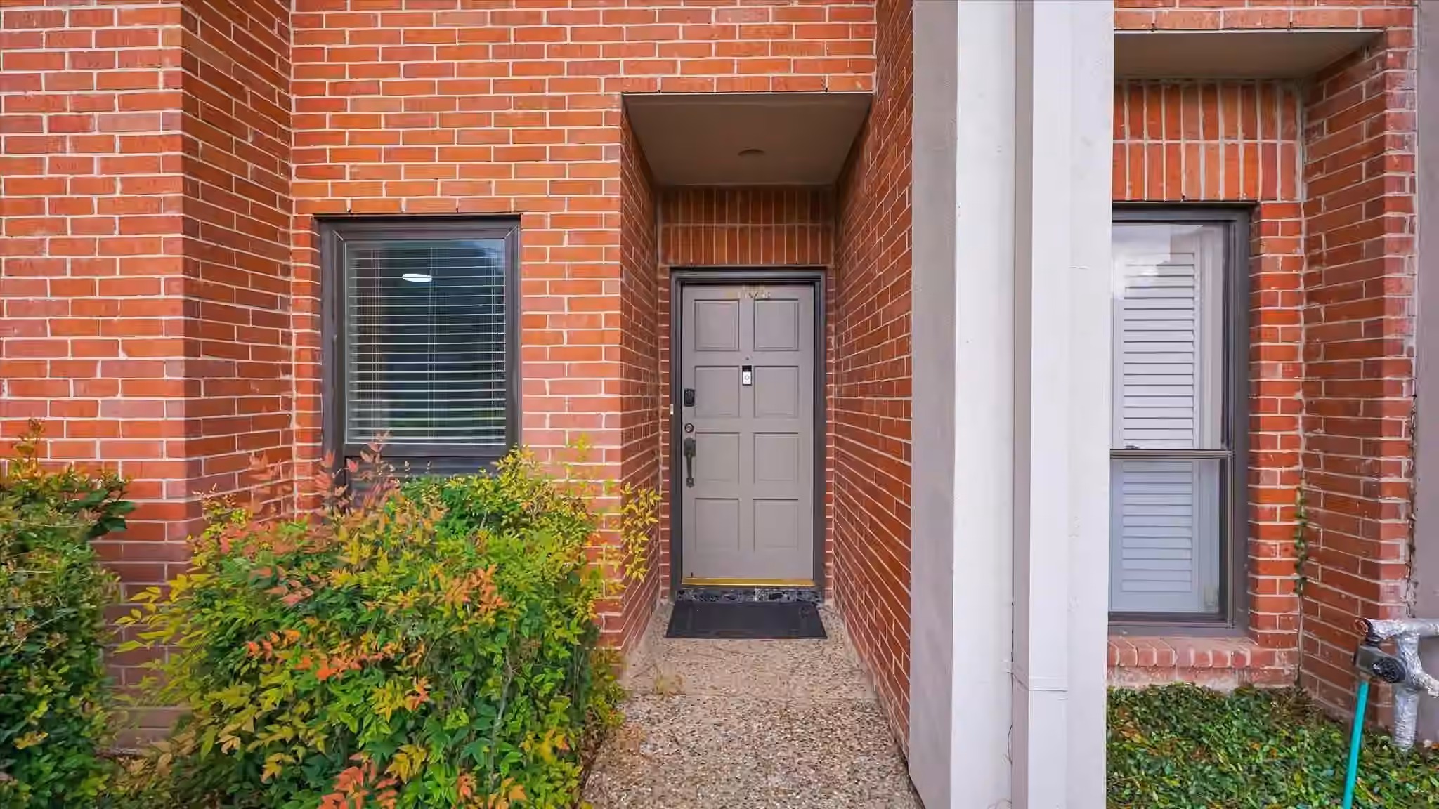 Photo 2 of 2608 Bering Drive 2608, Houston, TX