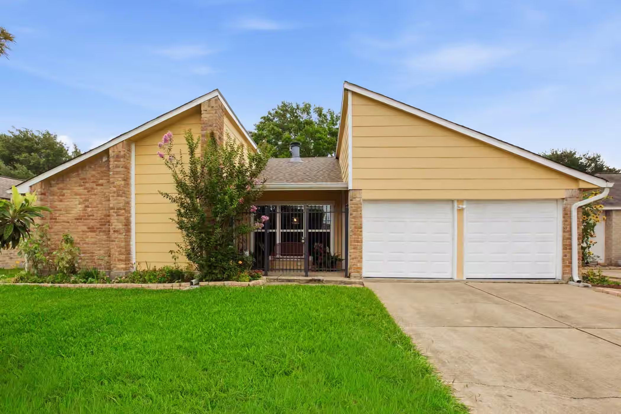 Photo 2 of 3451 Golders Green Drive, Houston, TX