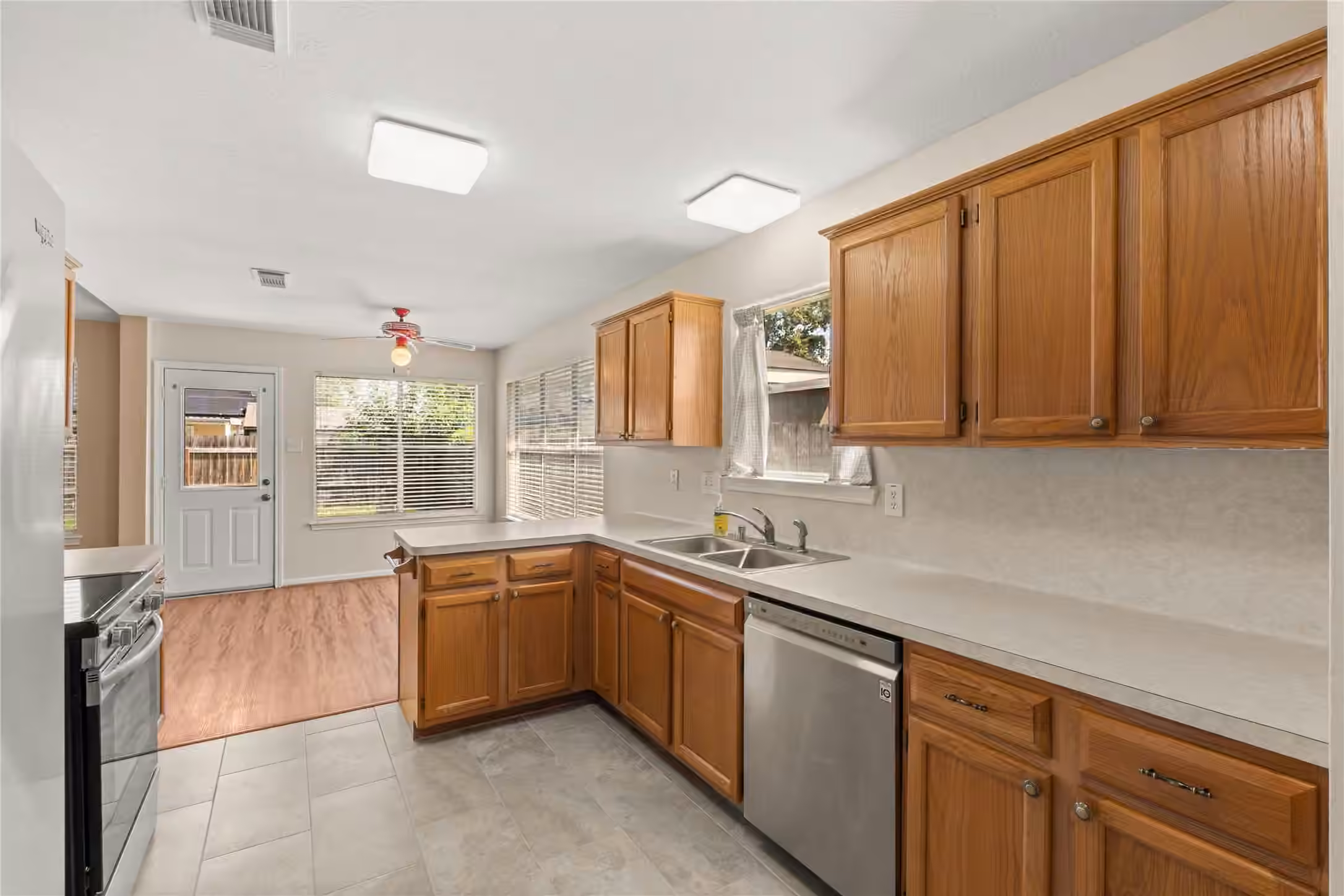 Photo 7 of 11115 Kentington Oak Drive, Humble, TX