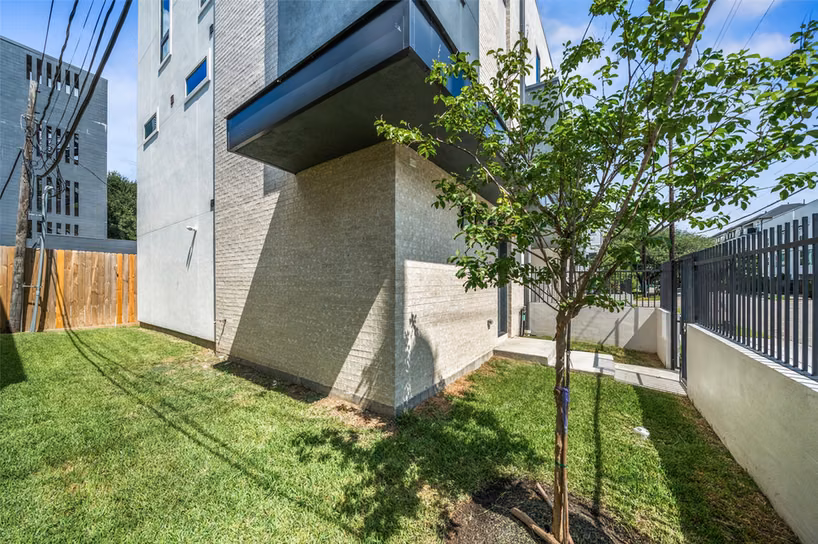Photo 3 of 4208 Driscoll Street, Houston, TX