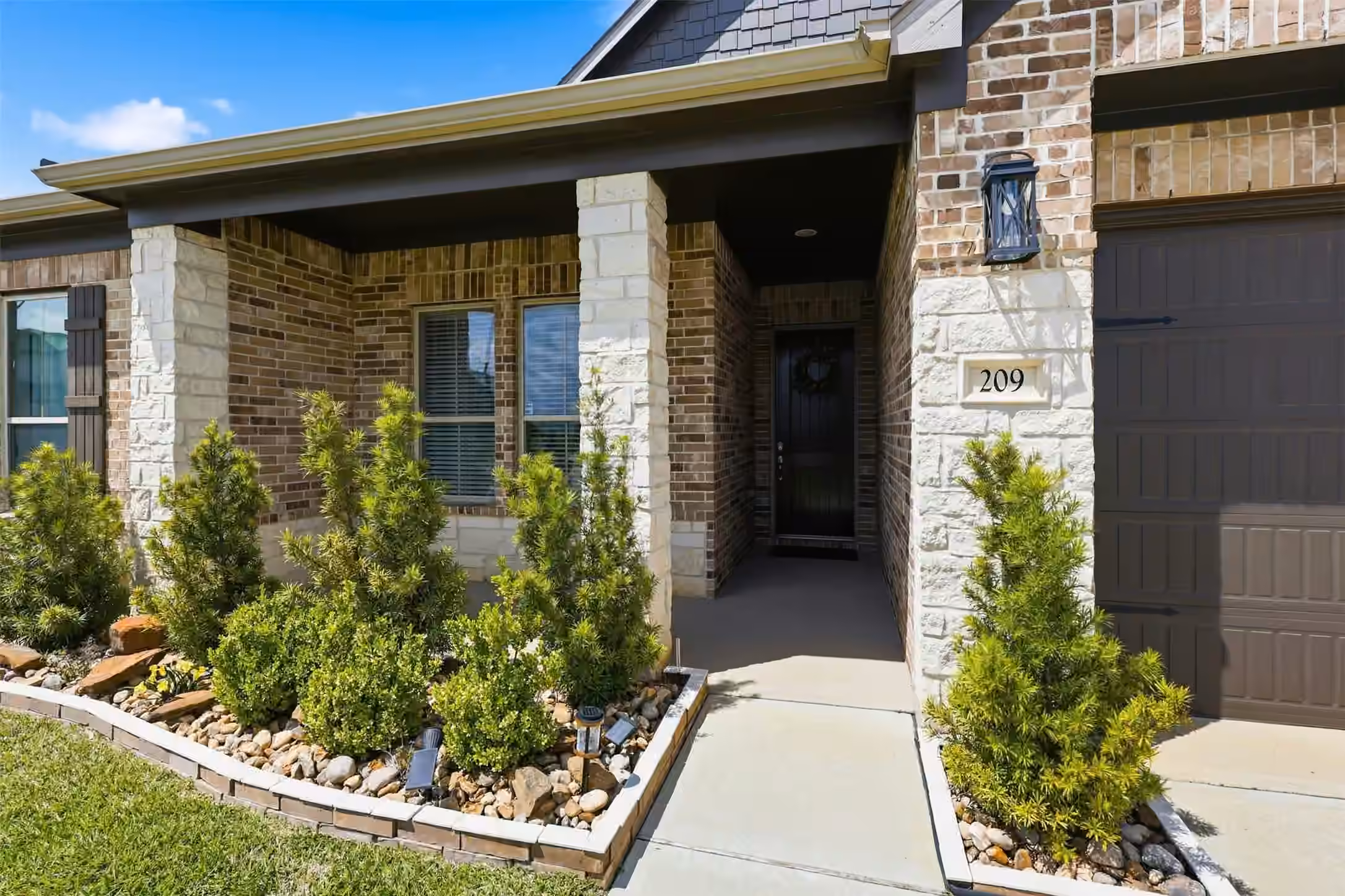 Photo 2 of 209 Bright Bluff Circle, Waller, TX