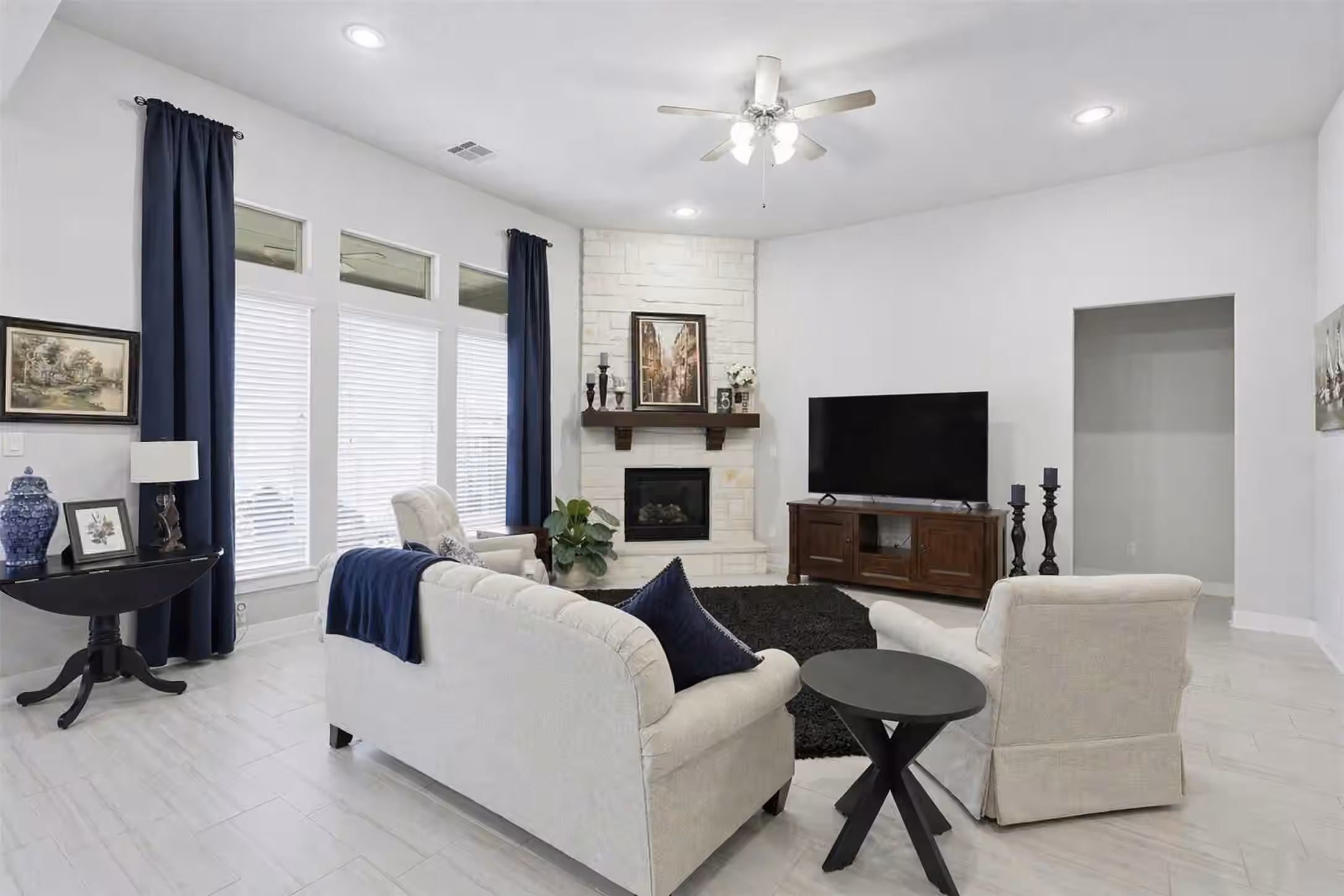 Photo 6 of 209 Bright Bluff Circle, Waller, TX
