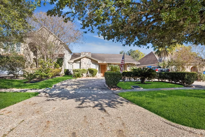 Photo of 3716 Bellaire Boulevard, Southside Place, TX