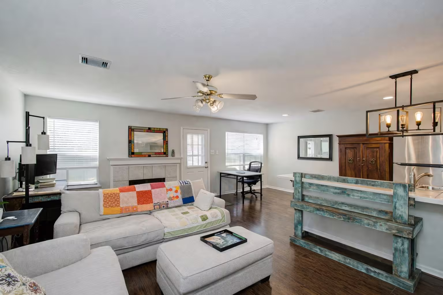Photo 5 of 150 S Walden Elms Circle, The Woodlands, TX