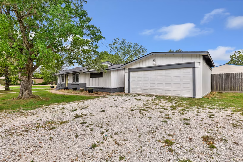 Photo 3 of 302 E Kay Street, Dayton, TX