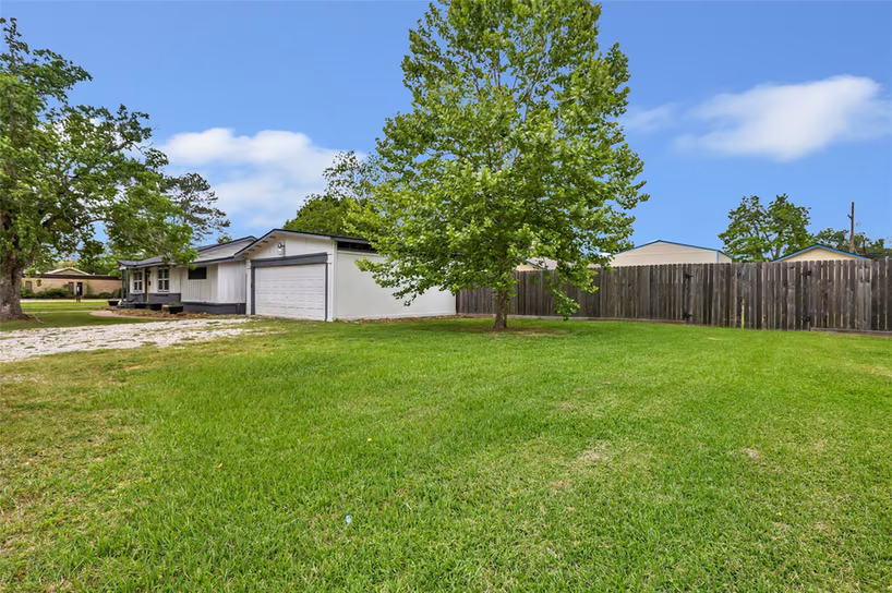 Photo 4 of 302 E Kay Street, Dayton, TX