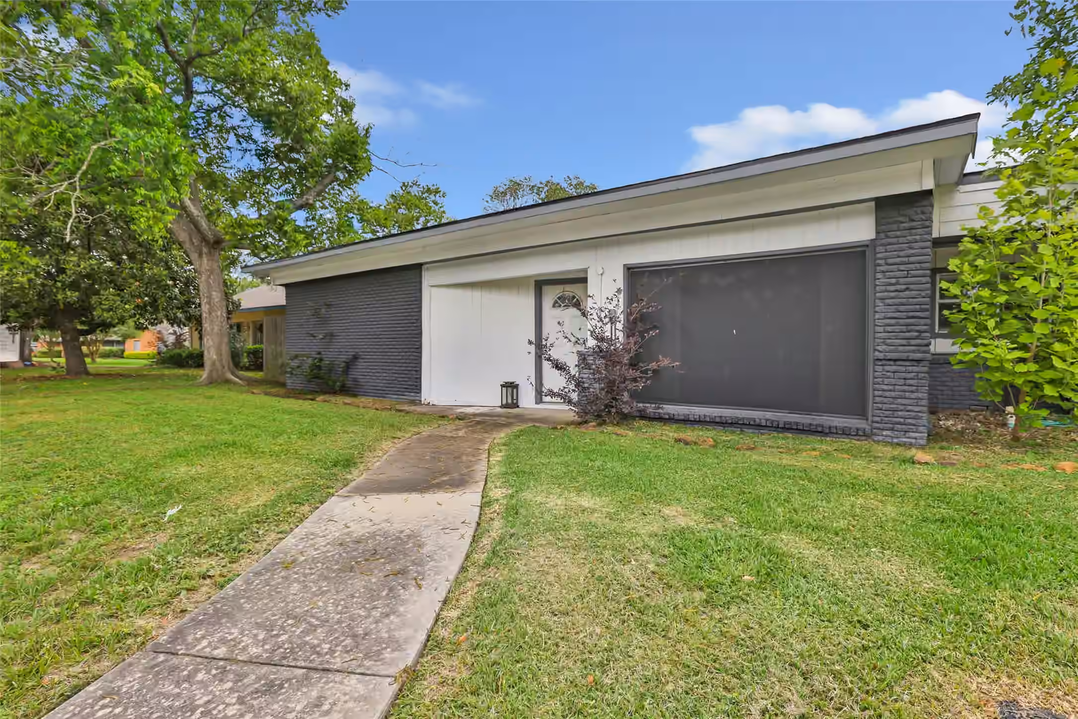 Photo 5 of 302 E Kay Street, Dayton, TX