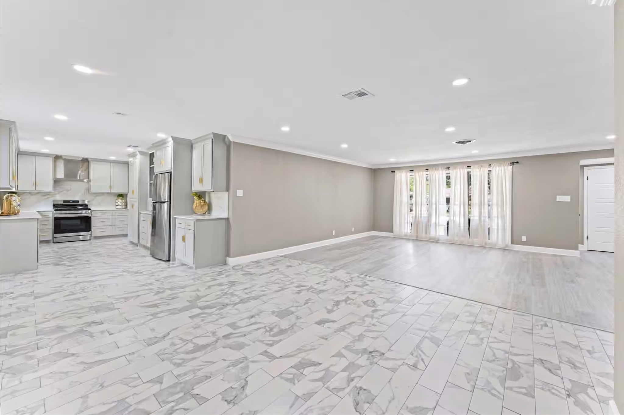 Photo 4 of 7718 Dillon Street, Houston, TX