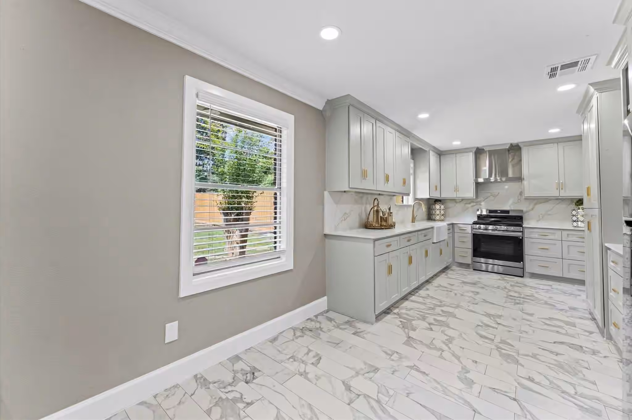Photo 6 of 7718 Dillon Street, Houston, TX