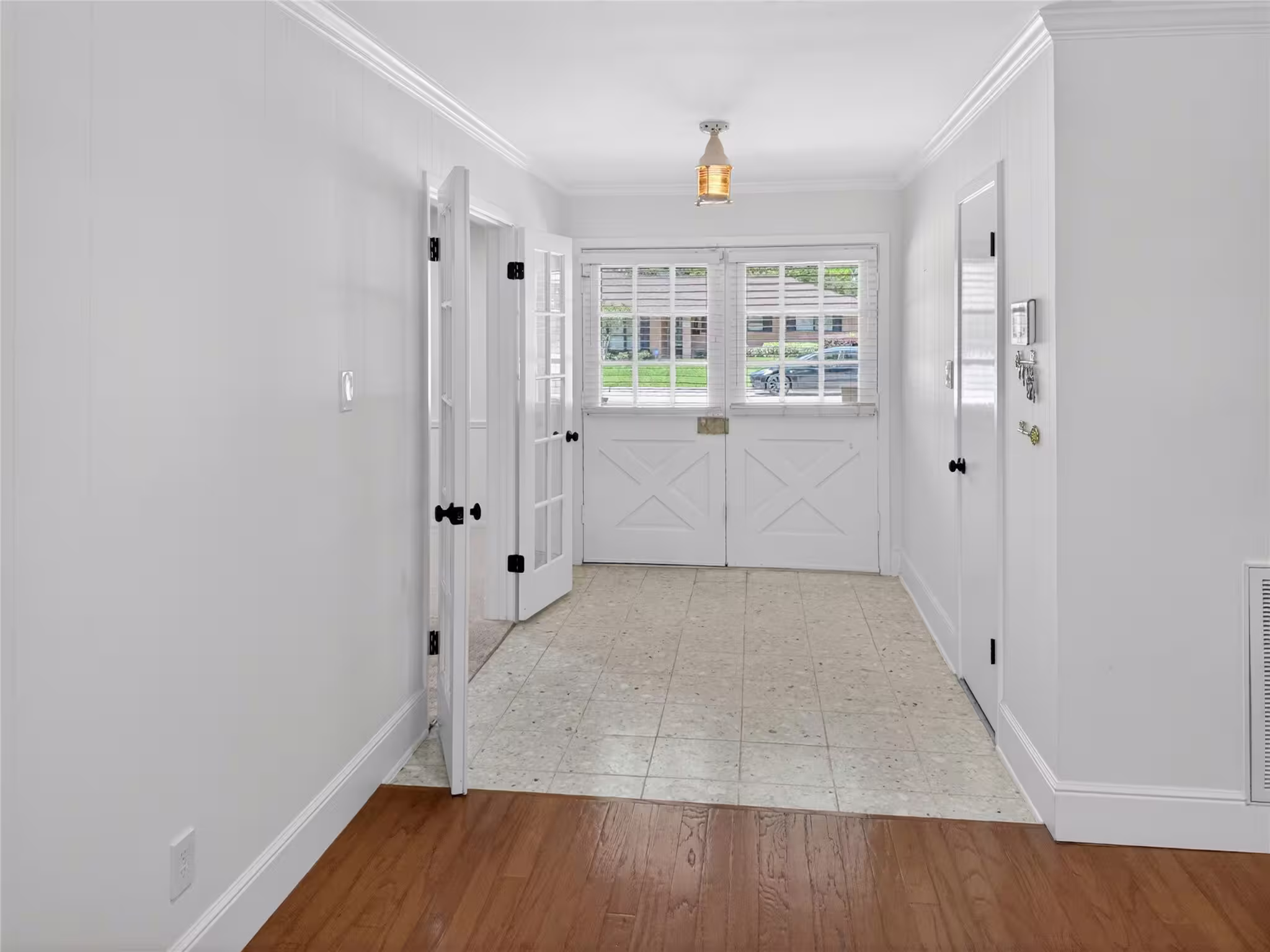 Photo 5 of 9023 Springview Lane, Houston, TX