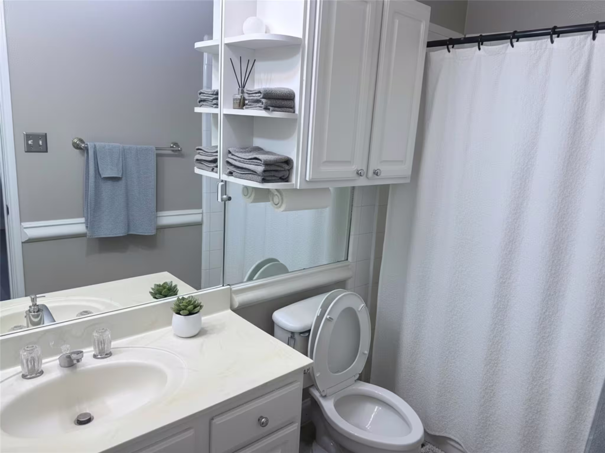 Photo 2 of 7347 Regency Square Court 7347, Houston, TX