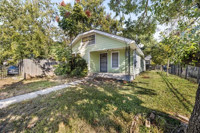 Photo 2 of 222 E James Street, Baytown, TX