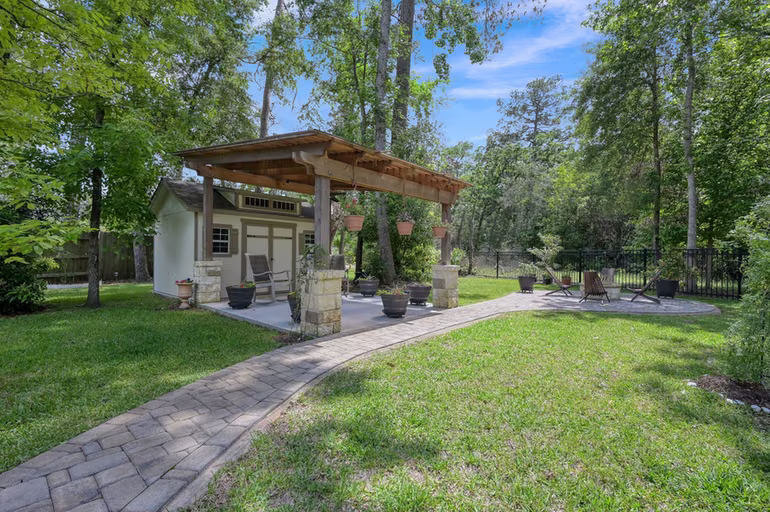 Photo 4 of 531 Woodsy Pine Court, Conroe, TX