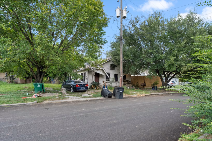Photo 4 of 3207 Sumpter Street, Houston, TX