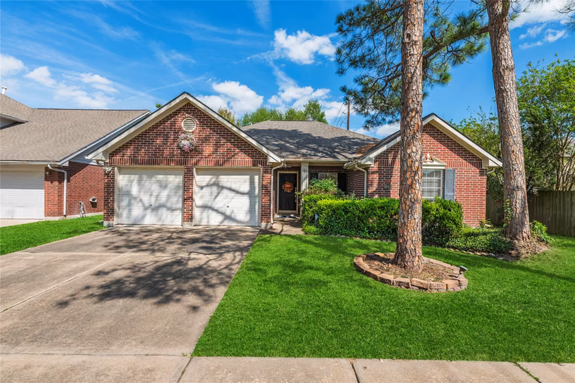 Photo 5 of 16423 Maple Downs Lane, Sugar Land, TX