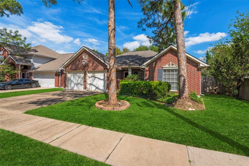 Photo 7 of 16423 Maple Downs Lane, Sugar Land, TX