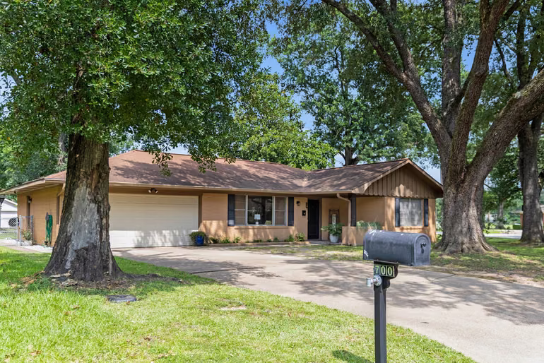 Photo 6 of 700 Barbara Street, Tomball, TX