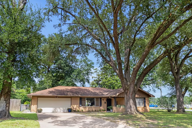 Photo 7 of 700 Barbara Street, Tomball, TX