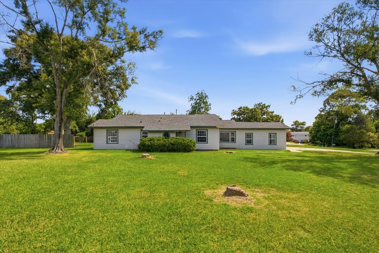 Photo 2 of 311 Burnett Drive, Baytown, TX