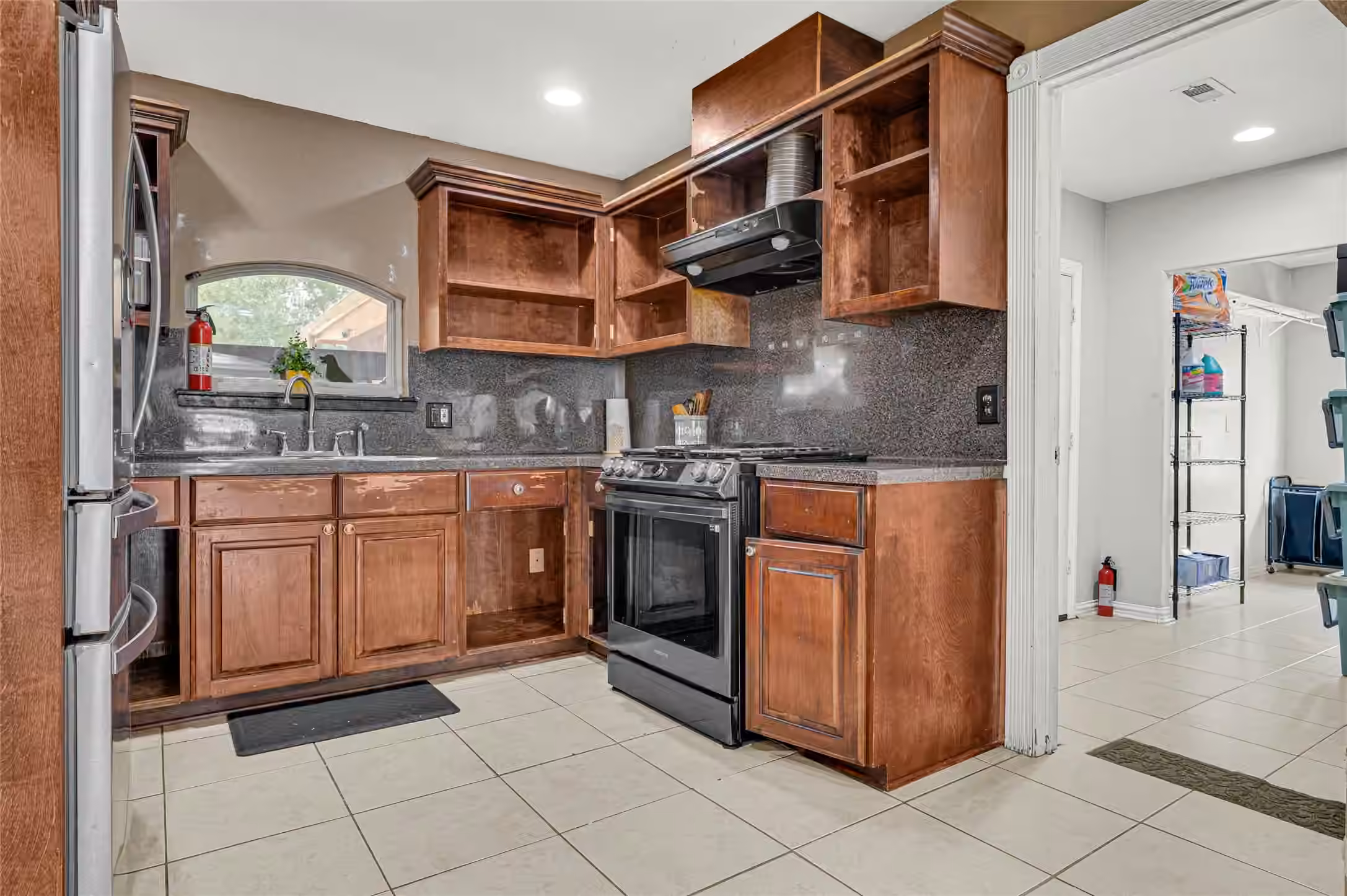 Photo 4 of 10010 Valley Park Drive, Houston, TX