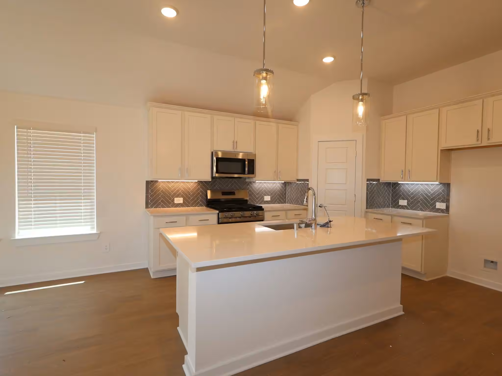 Photo 3 of 540 Bluebell Maiden Court, Magnolia, TX