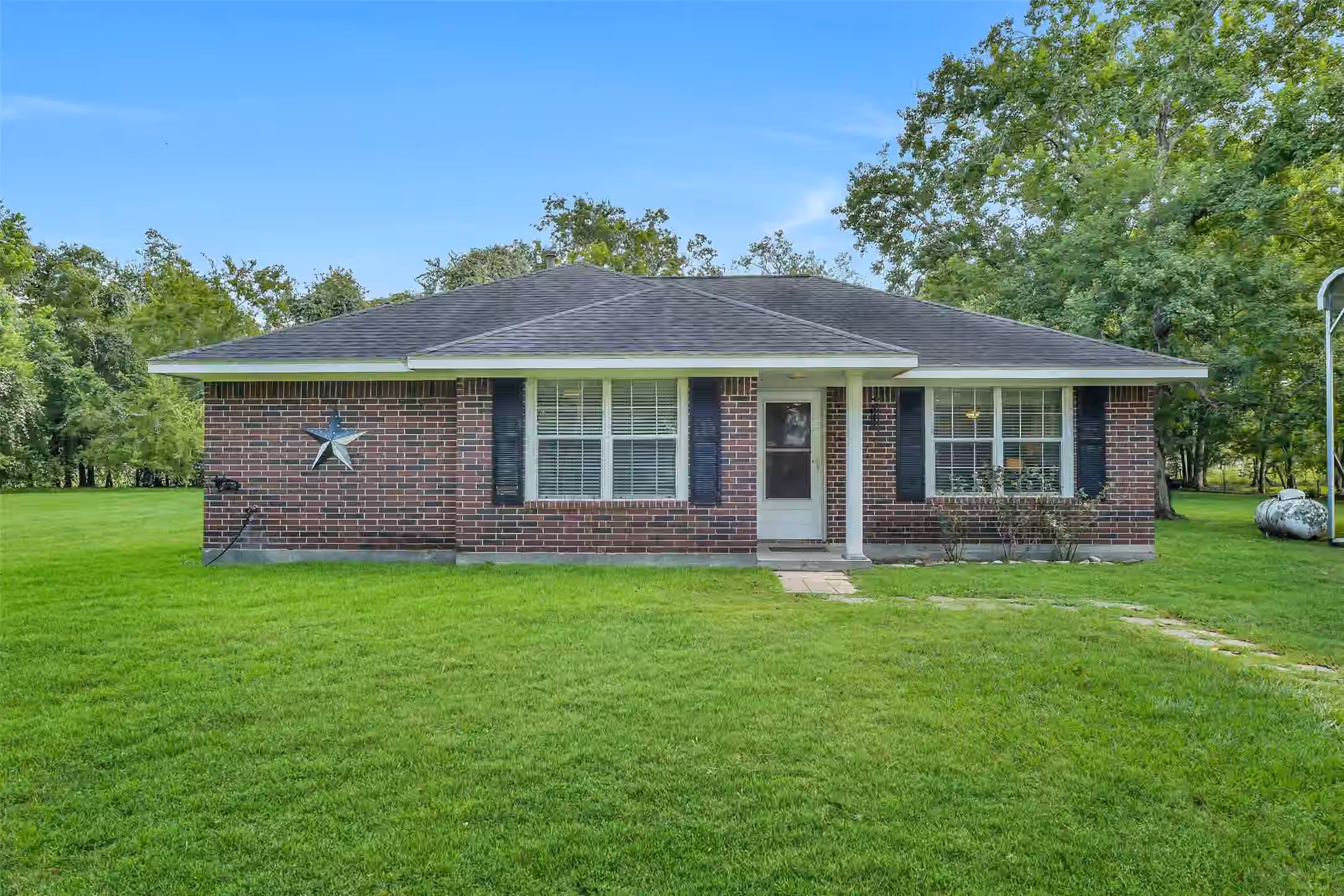 Photo 3 of 16523 County Road 191, Alvin, TX